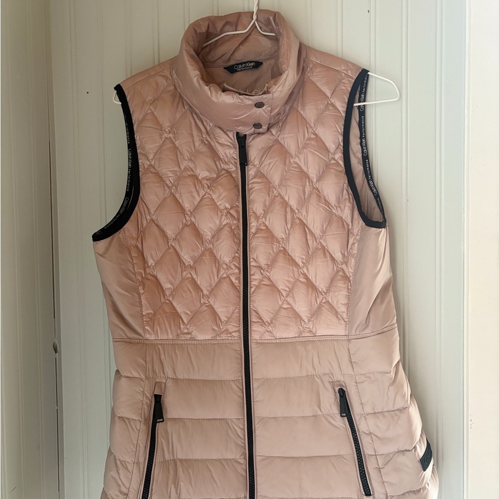 Calvin Klein Women's Blush  Quilted Vest